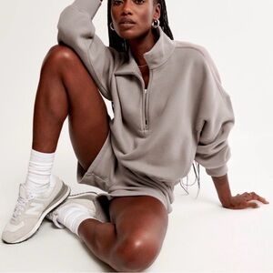 Abercrombie & Fitch Relaxed Half-Zip Sweatshirt in Light Taupe